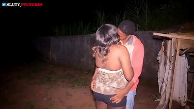 Street romance ug mainit nga pakighilawas sa usa ka chubby nga babaye gikan sa club